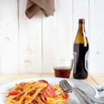 Spaghetti ai peperoni con salame piccante e briciole tostate - Spaghetti with pepperoni, peppers and toasted crumbs