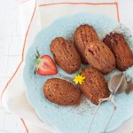 Madeleines al cacao e fragole - guest post - Chocolate Coconut Madeleines with Strawberries