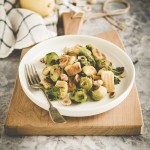 Gnocchi di cavolfiore, cavoletti di Bruxelles e nocciole tostate - Cauliflower gnocchi with Brussels sprout and roasted hazelnuts