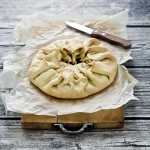 Galette di mele e cipolle caramellate - Apple and caramelized onion galette
