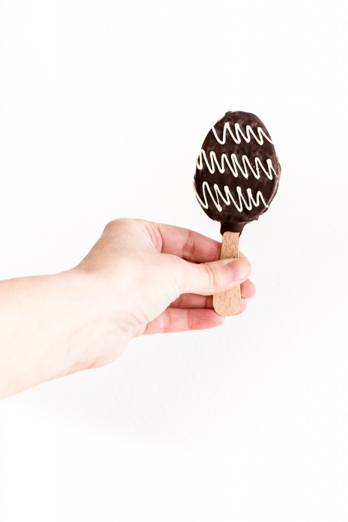 Torta al cioccolato su stecco, Chocolate cake egg pops Torta al cioccolato su stecco, Torta su stecco al cioccolato, Ovetti di torta al cioccolato su stecco, Ricetta torta al cioccolato su stecco, Come riciclare le uova di Pasqua, Torta su stecco glassata al cioccolato, Brownies su stecco, Tortine al cioccolato su stecco, Chocolate cake egg pops recipe, How to make chocolate cake pops, Chocolate Easter cake egg pops