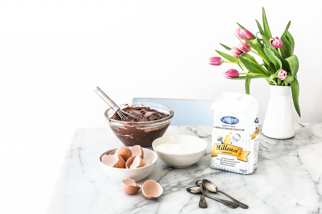 Torta al cioccolato su stecco, Chocolate cake egg pops Torta al cioccolato su stecco, Torta su stecco al cioccolato, Ovetti di torta al cioccolato su stecco, Ricetta torta al cioccolato su stecco, Come riciclare le uova di Pasqua, Torta su stecco glassata al cioccolato, Brownies su stecco, Tortine al cioccolato su stecco, Chocolate cake egg pops recipe, How to make chocolate cake pops, Chocolate Easter cake egg pops